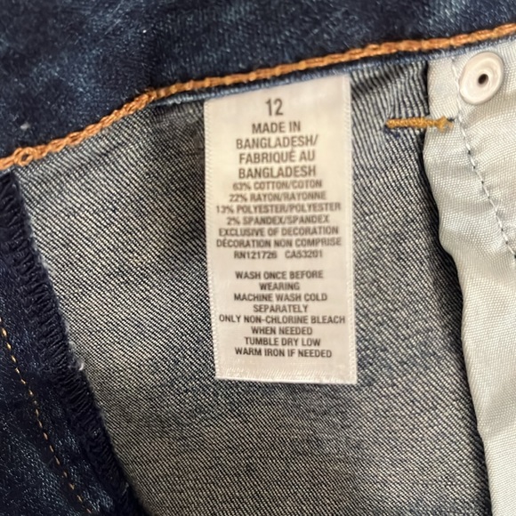 Near new denim shorts - Picture 5 of 5